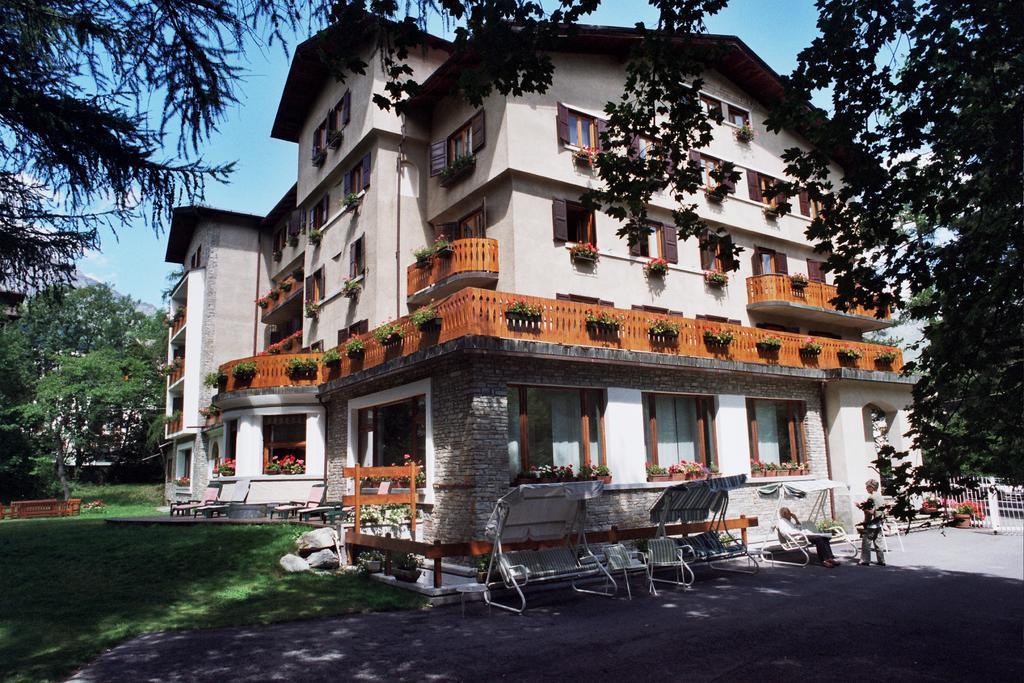 Des Geneys Otel 4*
